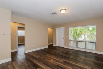 231 SW 71st Terrace in Pembroke Pines, FL - Building Photo - Building Photo