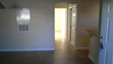 5072 S Rainbow Blvd in Las Vegas, NV - Building Photo - Building Photo