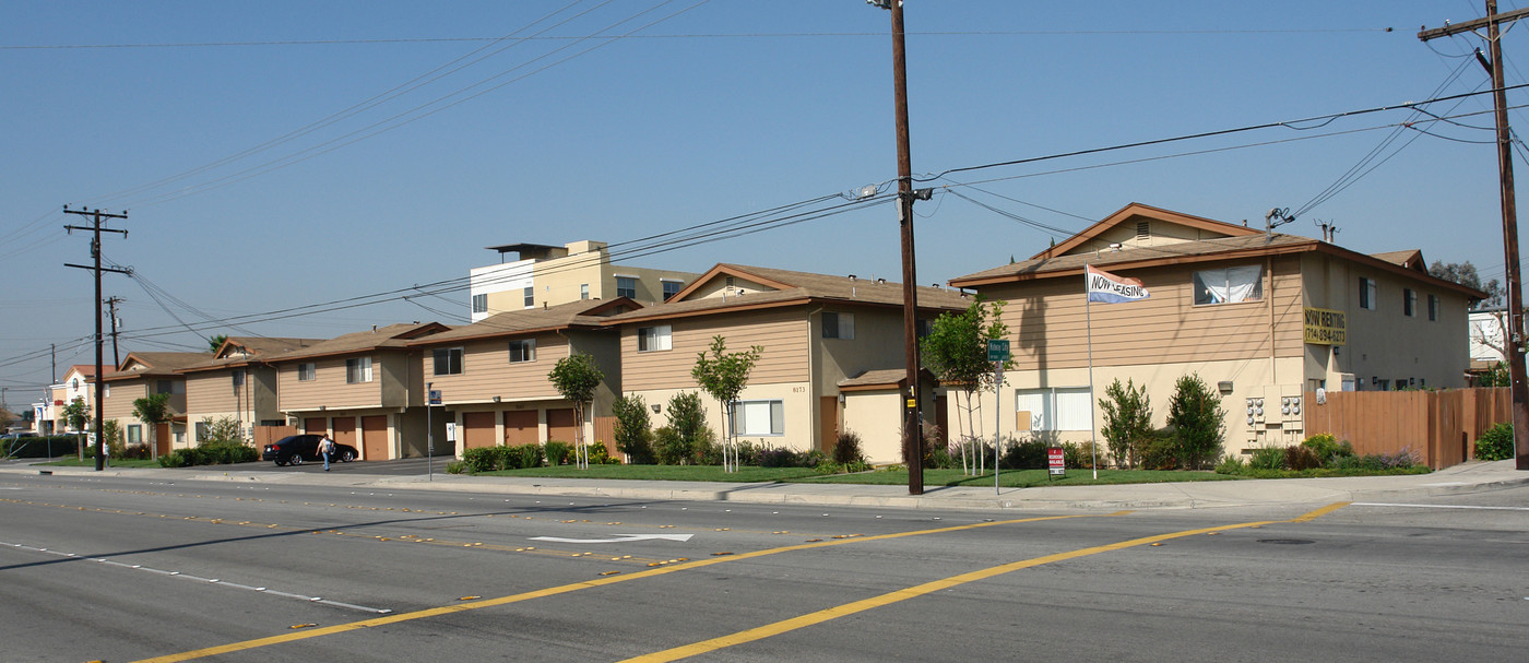 8133-8183 McFadden Ave in Midway City, CA - Building Photo