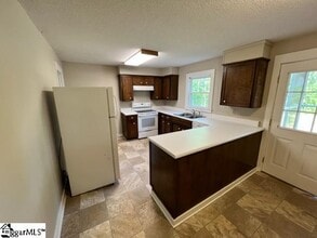 5380 Locust Hill Rd in Travelers Rest, SC - Foto de edificio - Building Photo