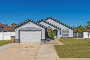 8601 Cavendish Dr in Kissimmee, FL - Building Photo