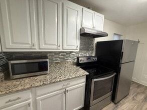 2249 Edinburgh Ave in Baton Rouge, LA - Building Photo - Building Photo