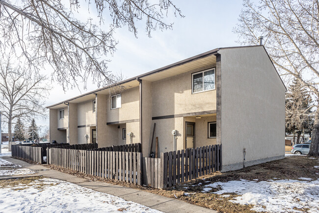 Kameyosek I in Edmonton, AB - Building Photo - Building Photo