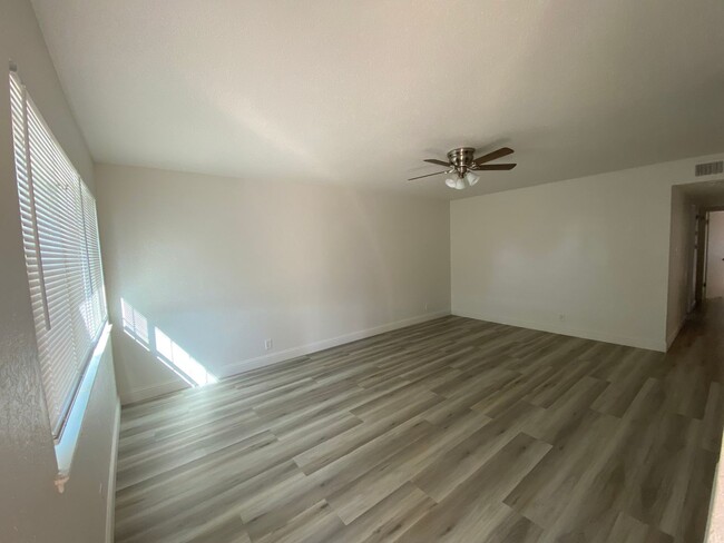 398 W Spring Ln in Lemoore, CA - Building Photo - Building Photo