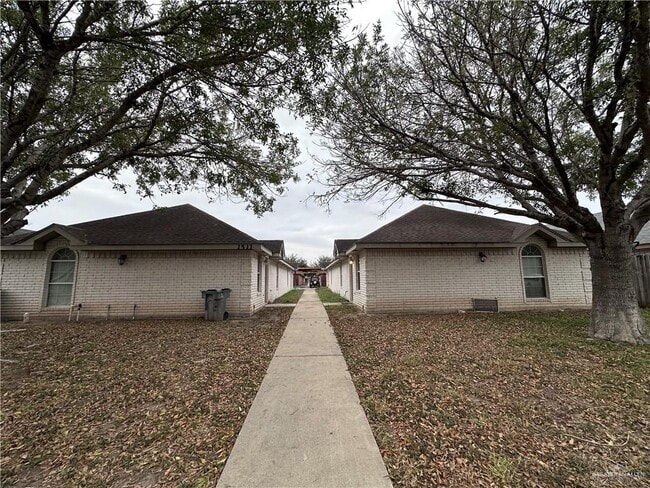 1511 Nassau St, Unit 3 in Edinburg, TX - Foto de edificio - Building Photo