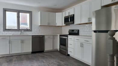 194 Christina St S in Sarnia, ON - Building Photo - Building Photo