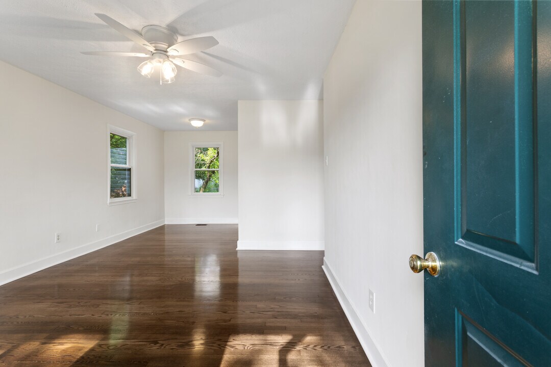 577 Harpersville Rd in Newport News, VA - Building Photo