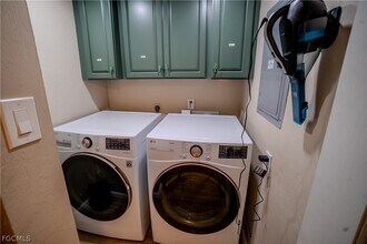 26000 Hickory Blvd in Bonita Springs, FL - Foto de edificio - Building Photo