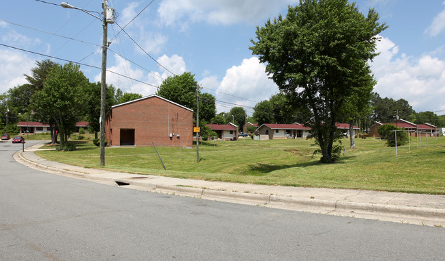 Lee Garden Apartments in Roxboro, NC - Building Photo - Building Photo