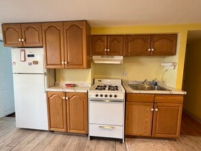 8B Springfield Ct, Unit 8 B in Rockport, MA - Foto de edificio - Building Photo