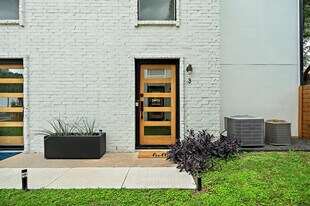 1206 Hollow Creek Dr in Austin, TX - Building Photo