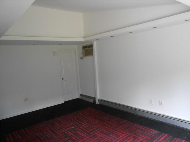 14 Vermont St in Lindenhurst, NY - Building Photo - Building Photo