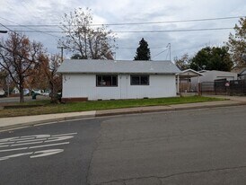 1006 West St in Redding, CA - Building Photo