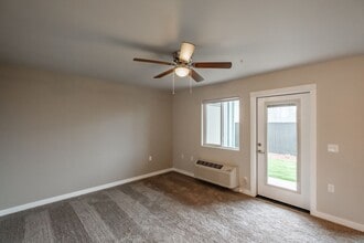 Evergreen Valley Apartments in McMinnville, OR - Building Photo - Interior Photo