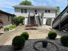 212 W Riverside Dr, Unit 401