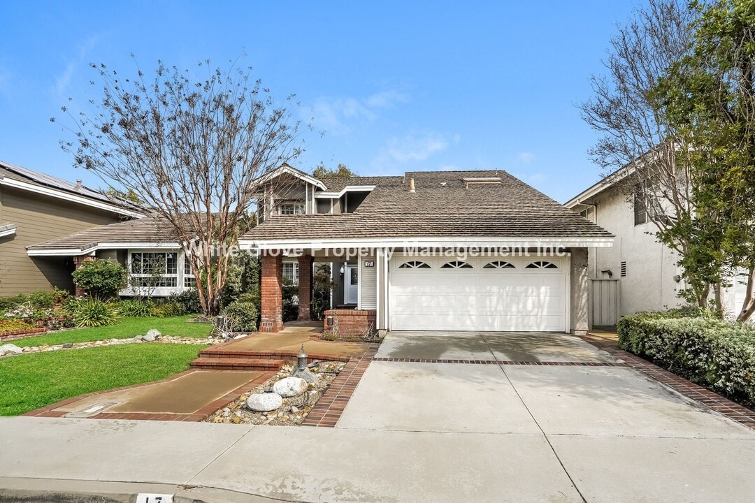 17 Whispering Wind in Irvine, CA - Building Photo