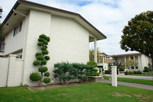 Montclair Apartments in Salinas, CA - Building Photo - Building Photo