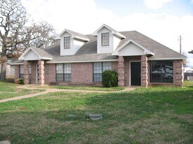112 Obrien Ct in Weatherford, TX - Building Photo