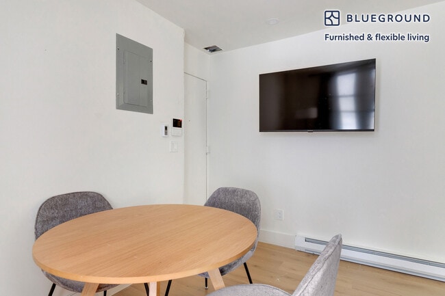 236 W 15th St in New York, NY - Building Photo - Building Photo