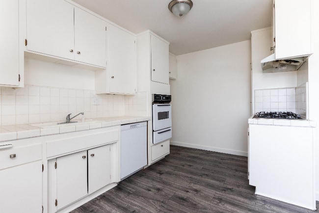 410 W Regent St in Inglewood, CA - Foto de edificio - Building Photo