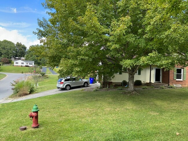 1600 Hardwood Dr in Blacksburg, VA - Building Photo - Building Photo