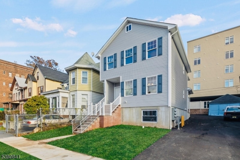 26 N Burnett St in East Orange, NJ - Building Photo