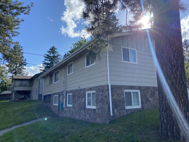 1823 5th St in Cheney, WA - Building Photo - Building Photo