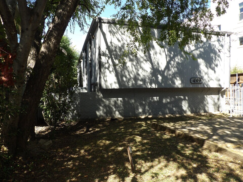 4319 Buena Vista St, Unit 4 in Dallas, TX - Building Photo