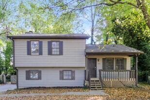 2737 Pine Mountain Cir in Kennesaw, GA - Building Photo