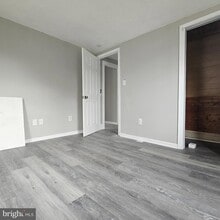 5 E McNeal St, Unit 1 in Millville, NJ - Building Photo - Building Photo