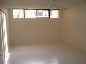 3662 Victoria Dr in West Palm Beach, FL - Foto de edificio - Building Photo