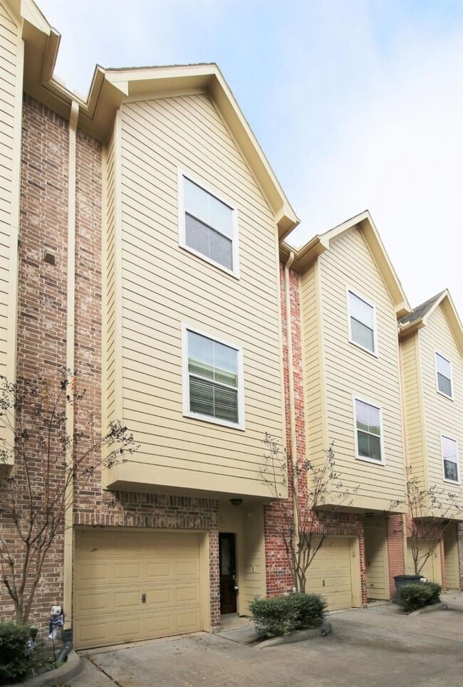 2902 Chenevert St in Houston, TX - Building Photo - Building Photo