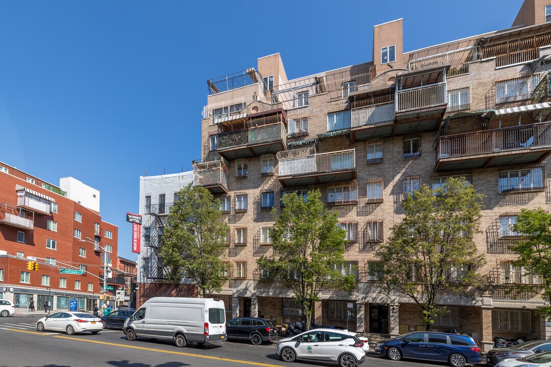 543 Flushing Ave in Brooklyn, NY - Building Photo