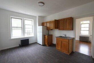 573 Ave E in Bayonne, NJ - Building Photo - Building Photo