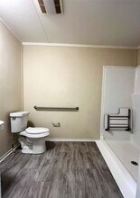 108 S 7th St in Highlands, TX - Building Photo - Building Photo