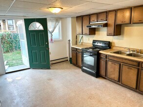 12 E Carroll St in St. Clair, PA - Building Photo - Building Photo