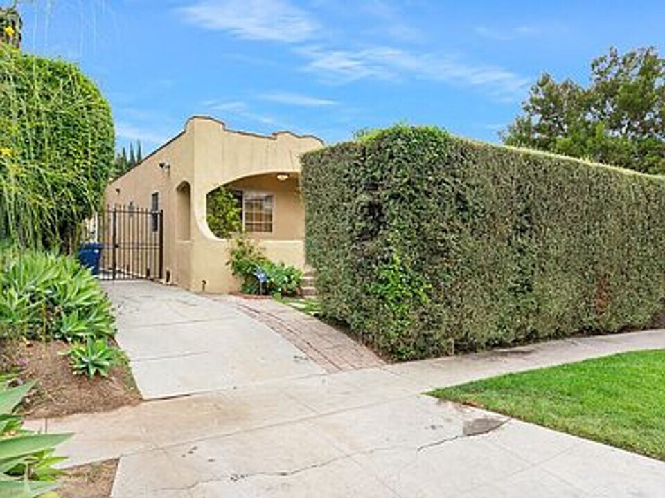 1608 Carmona Ave in Los Angeles, CA - Building Photo