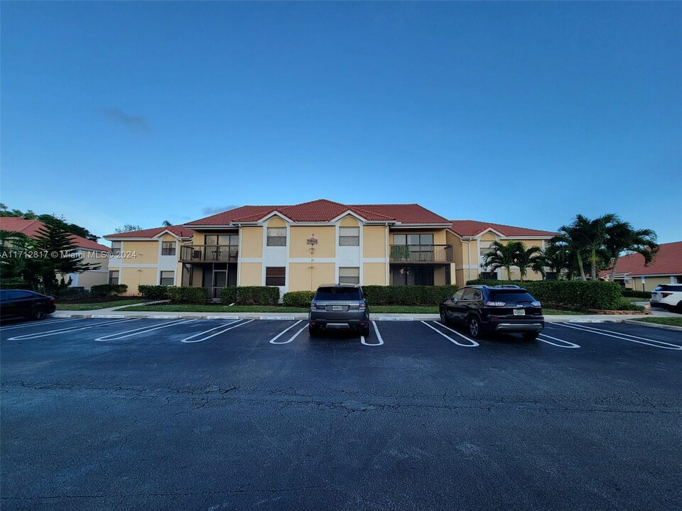 5861 Riverside Dr in Coral Springs, FL - Building Photo