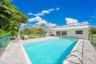 2416 N W Everglades Blvd in Stuart, FL - Building Photo - Building Photo