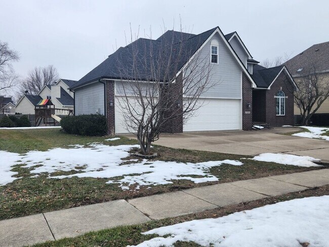 13500 Sheridan Ave in Urbandale, IA - Building Photo - Building Photo