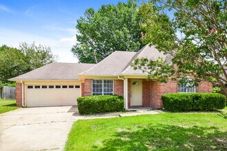 7842 Benton Dr in Southaven, MS - Building Photo - Building Photo