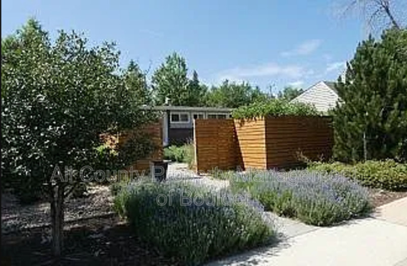 4690 Sioux Dr in Boulder, CO - Building Photo