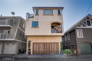16735 Bayview Dr in Huntington Beach, CA - Building Photo