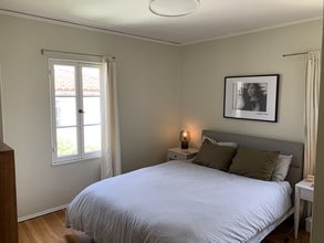 2424 Tesla Ter in Los Angeles, CA - Foto de edificio - Building Photo