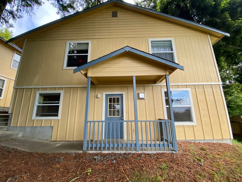 345 Evergreen Ave-Unit -B in Arcata, CA - Building Photo