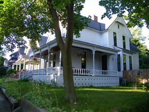 244 James Ave SE, Unit #2 - Second Floor in Grand Rapids, MI - Building Photo - Building Photo