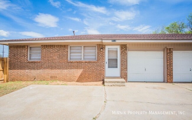 2113 S Loop 289 in Lubbock, TX - Foto de edificio - Building Photo