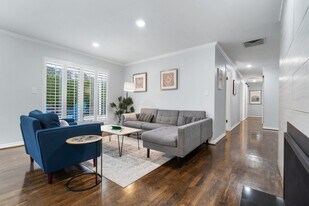 14813 NE 15th Pl in Bellevue, WA - Building Photo