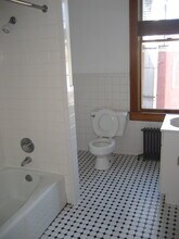 7 E Main St in Oyster Bay, NY - Building Photo - Building Photo