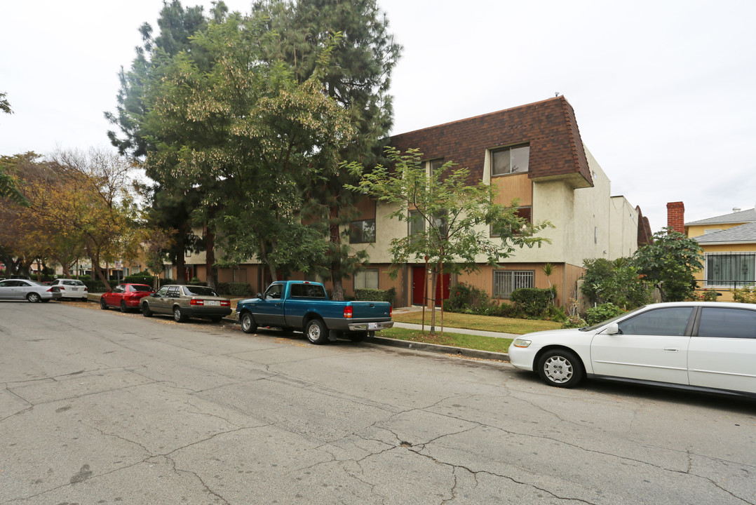 413-421 W Windsor Rd in Glendale, CA - Building Photo